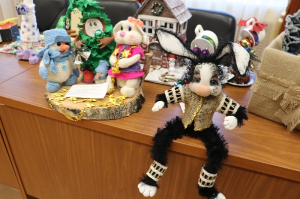 
			Более тысячи работ представили школьники Иркутского района на конкурс «Новогодняя игрушка»		