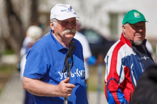 
			Около 250 пенсионеров Иркутского района приняли участие в фестивале скандинавской ходьбы		