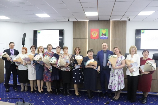 
				Награды Минпросвещения РФ получили 35 работников образования Иркутского района			