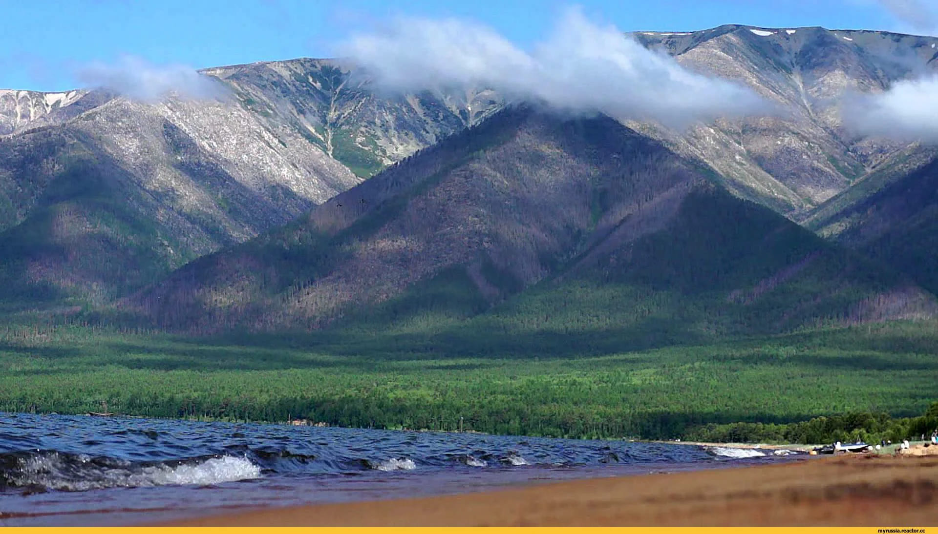 Байкал это гигантское озеро его называют. Святой нос (полуостров, Бурятия). Гора Святой нос на Байкале. Гора Маркова Байкал. Гора полуострова Святой нос Байкал.
