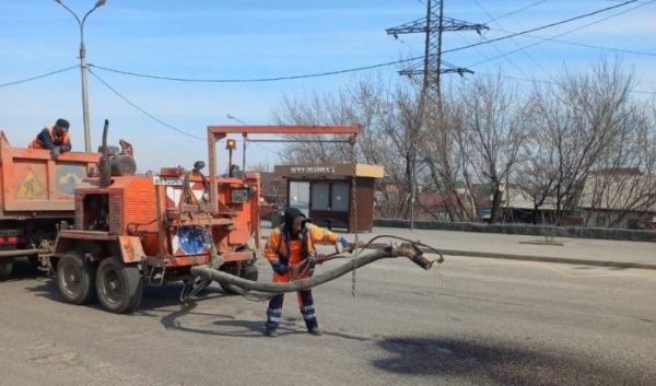 Ямочный ремонт и очистка дорог продолжается в выходные дни в Иркутске                            