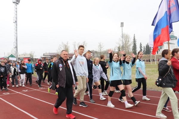 
			Команда Хомутовского МО - чемпионы первых юниорских сельских спортивных игр Иркутского района		