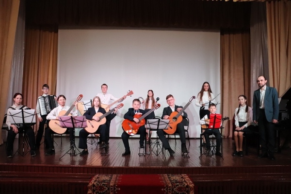 
				В районном конкурсе «Музыкальные родники» приняли участие более 50 исполнителей-народников			