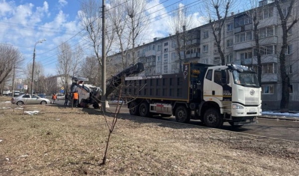 В Иркутске продолжают приводить в порядок улицы города                            
