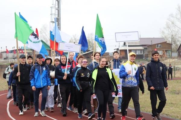 
			Команда Хомутовского МО - чемпионы первых юниорских сельских спортивных игр Иркутского района		