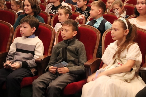 
			Ёлку Мэра Иркутского района посетили 450 детей		