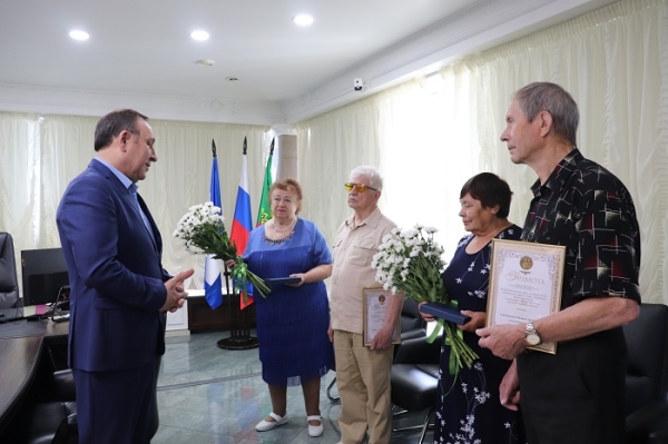 
			Три семейные пары из Иркутского района награждены медалями «За любовь и верность» 		