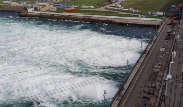 На Иркутской ГЭС уменьшают уровень сброса воды                            