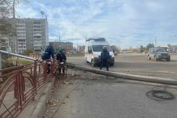 
                Неизвестный водитель повредил три опоры связи и два светофора в Ленинском округе Иркутска
                
            
