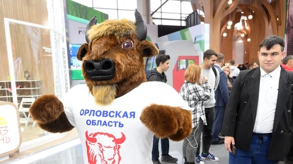 Глава Приангарья Игорь Кобзев открыл экспозицию региона на выставке "Россия"