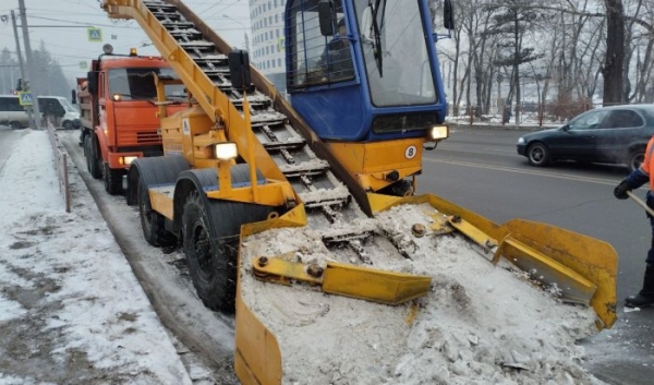 За выходные с улиц Иркутска вывезли более двух тысяч тонн снега                            