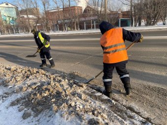 В Иркутске круглосуточно убирают дороги и тротуары                            