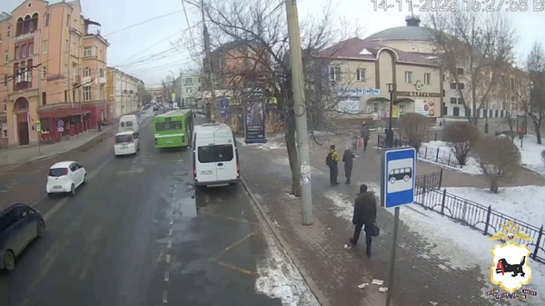 Жители Иркутска вызвали полицию, заметив разбросанные на улице купюры