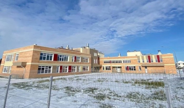 Школу в Дзержинске закончили строить на год раньше срока                            