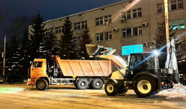 Противогололедную обработку дорог проводят в Иркутске                            