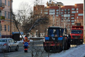 
                В Иркутске круглосуточно чистят дороги и общественные пространства от снега
                
            