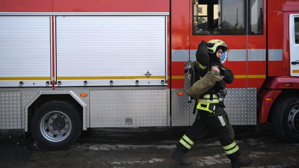 МЧС: в Иркутской области загорелся двухэтажный жилой дом