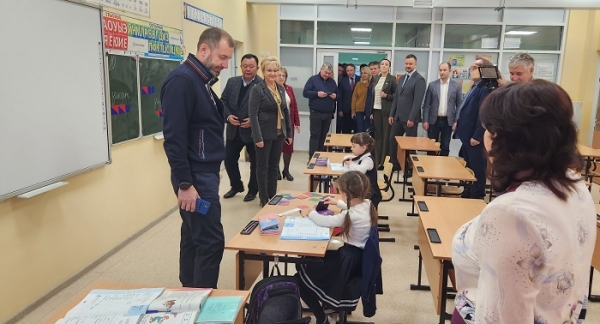 
			Областные парламентарии в ходе рабочей поездки убедились в необходимости строительства образовательных учреждений в Иркутском районе		