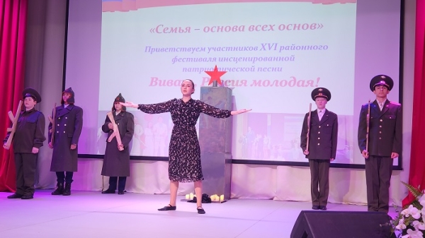 
			Победу в фестивале патриотической песни «Виват, Россия молодая!» одержала команда Хомутовской школы № 1		