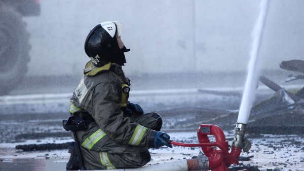 МЧС: пожар в Иркутской области, где загорелись два здания, локализовали