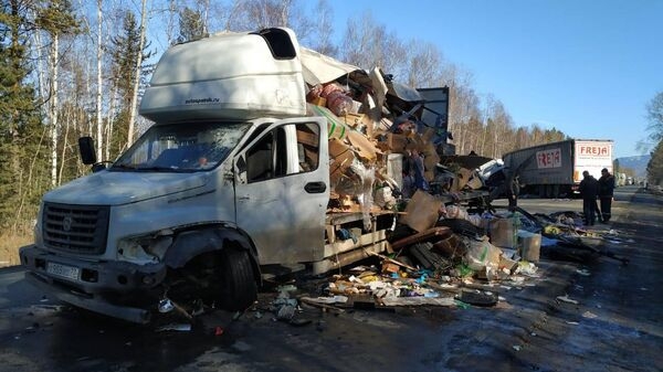 Под Иркутском три большегруза столкнулись на трассе Р258  "Байкал"