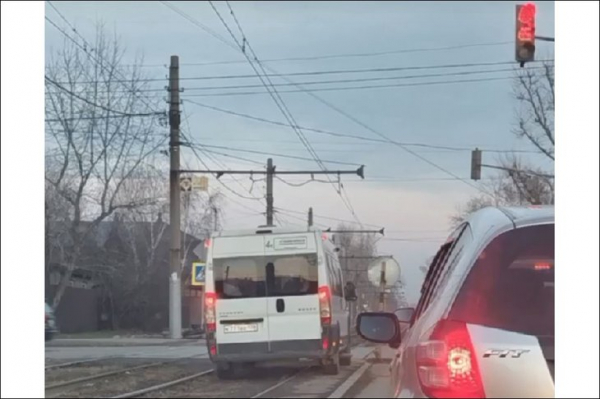 
                В Иркутске оштрафовали водителя маршрутки, проехавшего на запрещающий сигнал светофора
                
            