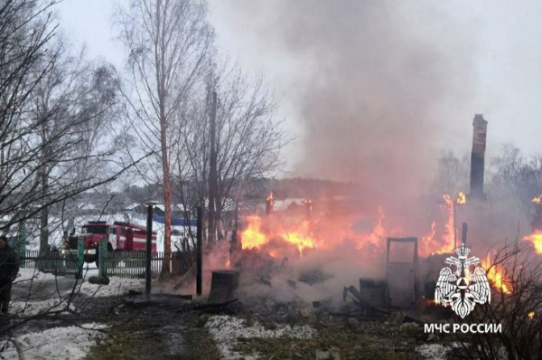 
                В Нукутском районе 81-летняя женщина спасла дочь и внучку во время пожара в доме
                
            