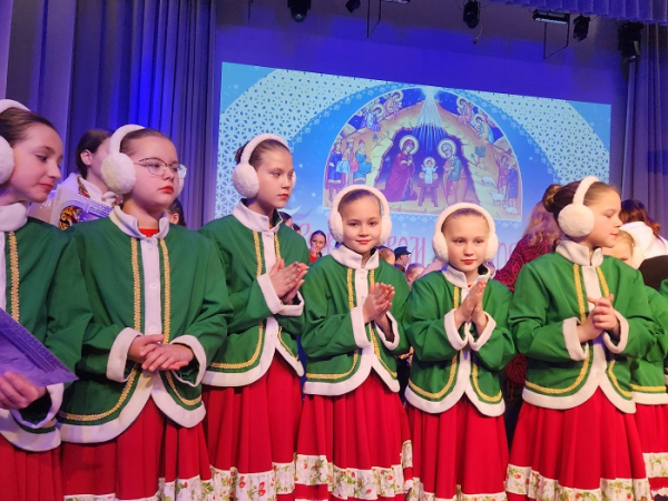 
			Юбилейные «Рождественские встречи» собрали в Доме культуры «Современник» около 300 участников		