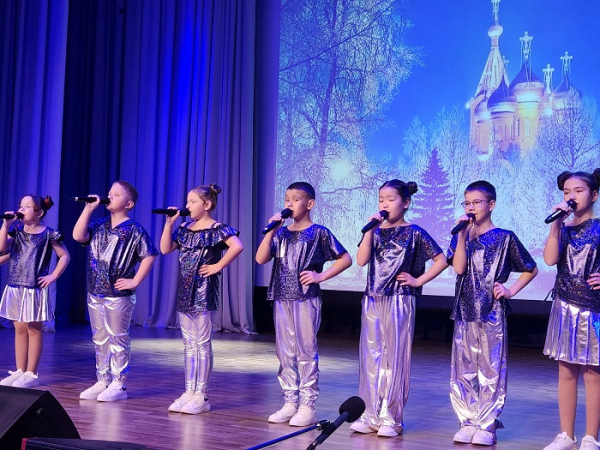 
			Юбилейные «Рождественские встречи» собрали в Доме культуры «Современник» около 300 участников		