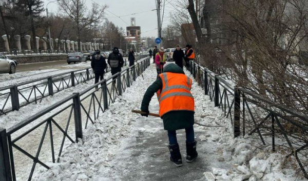 В Иркутске продолжается круглосуточная уборка улиц                            