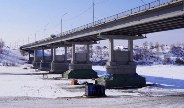 Ремонт моста через реку Белую возобновили в Усольском районе                            