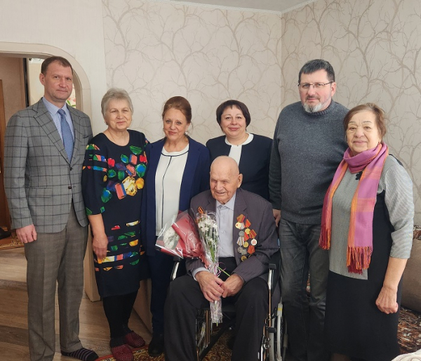 
			Медаль к 80-летию Победы вручили жителю ветерану Великой Отечественной войны Семену Петровичу Дроздову		