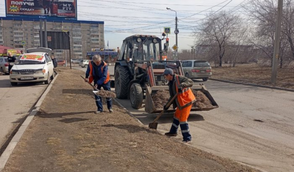В Иркутске продолжается уборка улиц                            