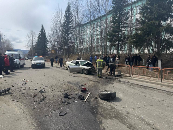 В Бодайбо при столкновении 4 автомобилей один человек погиб и трое пострадали