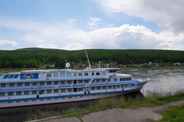
                Туристический теплоход впервые за семь лет отправился из Усть-Кута в Якутск
                
            