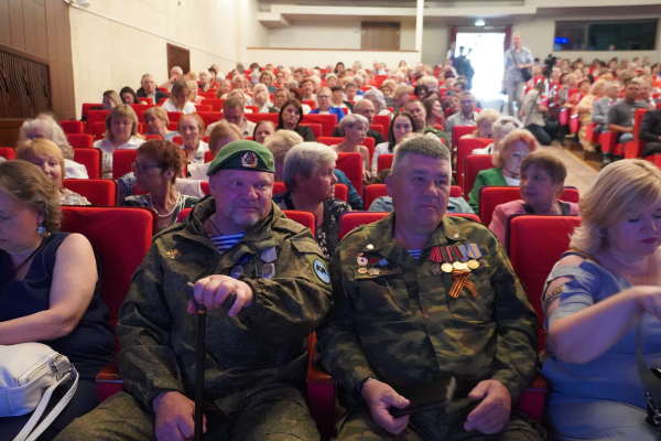 
			В Иркутском районе на торжественном приеме отметили благодарственными письмами Мэра Леонида Фролова 150 человек		