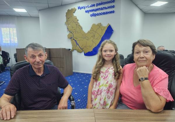 
			Накануне Дня семьи, любви и верности почетных супругов поздравили в администрации		
