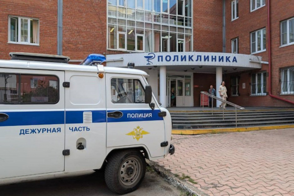 
                Пациент с ножом напал на персонал поликлиники в Иркутске
                
            