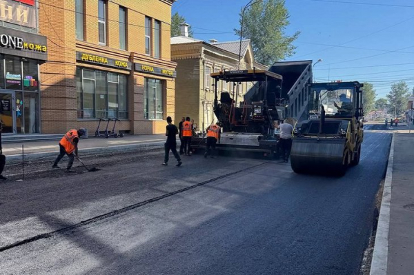 
                На Дзержинского завершили укладку нижнего слоя дорожного покрытия
                
            