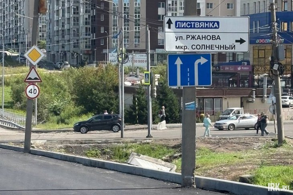 
                Автомобилисты Иркутска обеспокоены столбами на проезжей части Байкальской
                
            