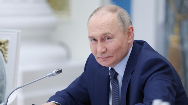 Путин наградил многодетные семьи из 20 регионов РФ орденом "Мать-героиня"
