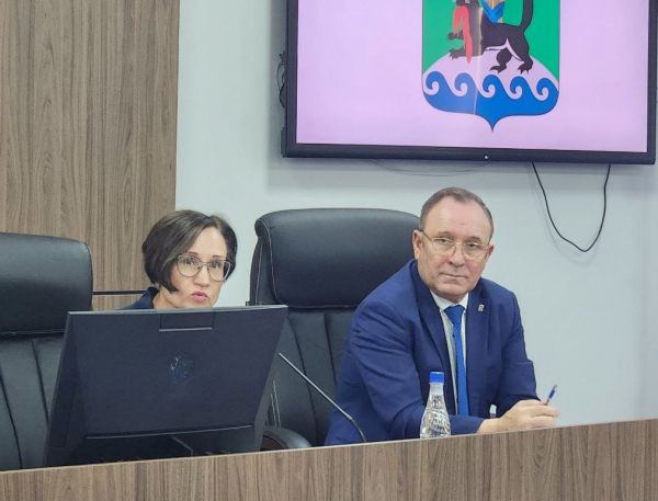 
			Председателем Думы Иркутского муниципального округа избран Алексей Панько, заместителем председателя Олег Парфенов		