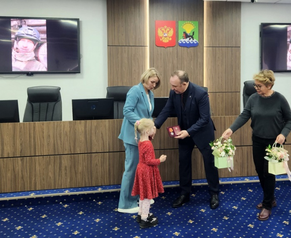 
			Государственные награды вручили семьям погибших бойцов Иркутского округа		