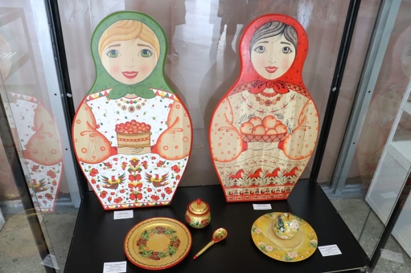 
				Экспозиция художника Натальи Зинченко открывает новый цикл выставок народных ремёсел в Иркутском районе			