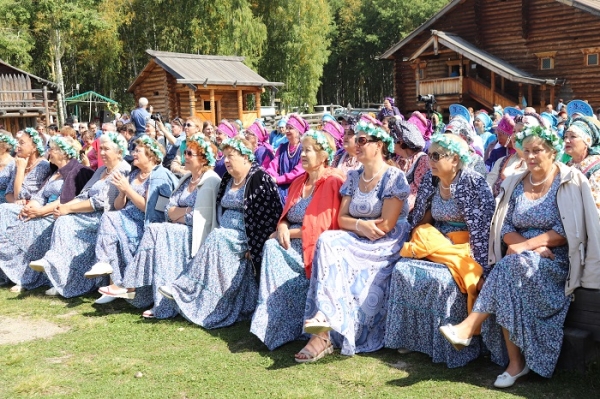 
			Районный фольклорный праздник «Три спаса» объединил более 500 участников		
