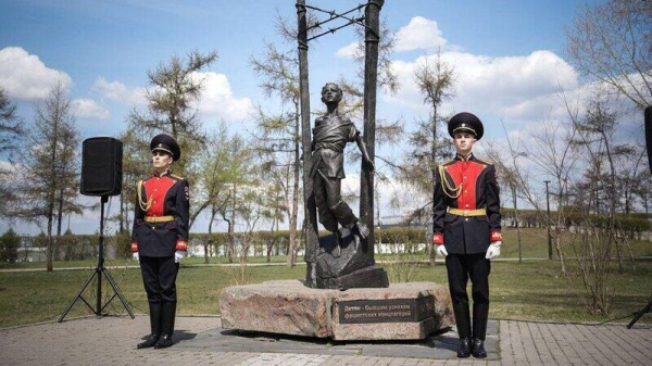 В Иркутске установили памятник детям – узникам фашистских концлагерей