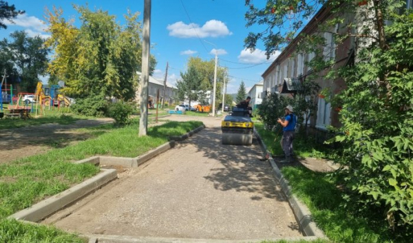 На территории Ленинского округа Иркутска ремонтируют 23 двора                            