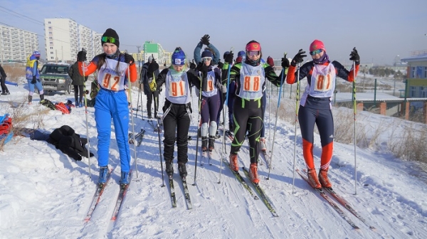 
			В районных соревнованиях по лыжным гонкам приняли участие более 100 спортсменов		