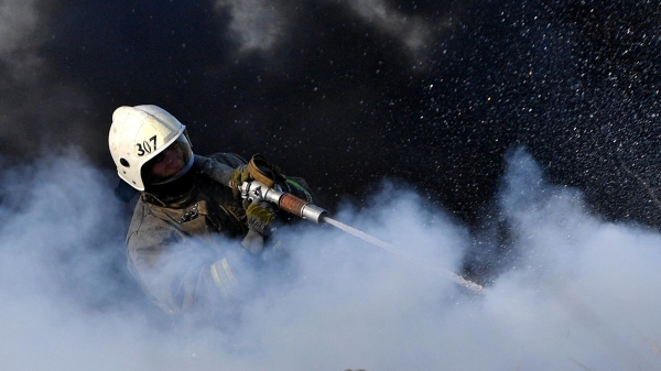 МЧС: в Ангарске произошел пожар на установке по переработке нефтепродуктов