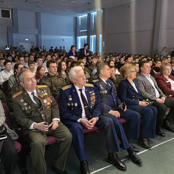 
			Выступления участников фестиваля патриотической песни «Виват, Россия молодая!» поддержали бойцы СВО и ветераны боевых действий		